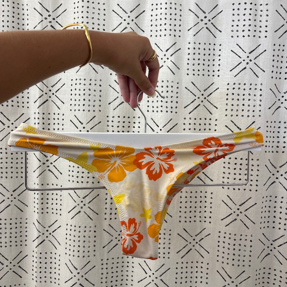HONEY SWIM - Hibiscus cheeky bottoms